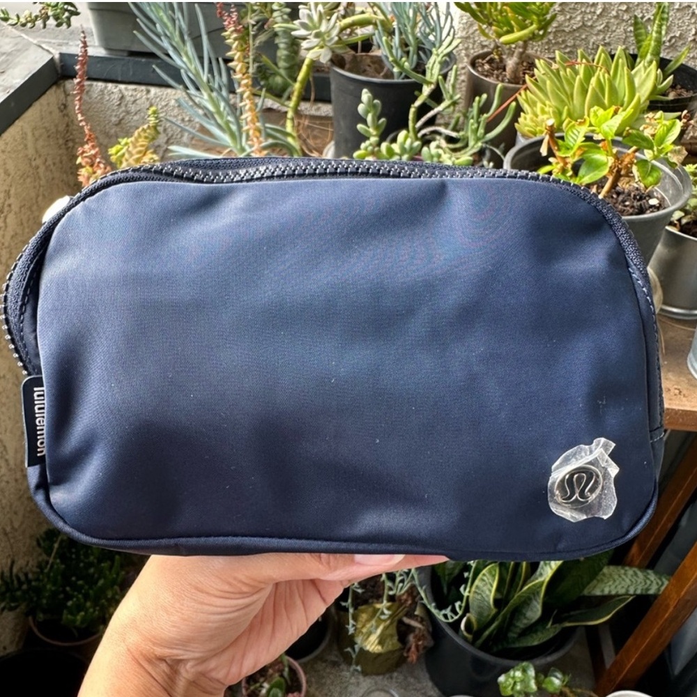 Lululemon Everywhere Belt Bag 1L Fanny Pack Crossbody - Picture 2 of 4